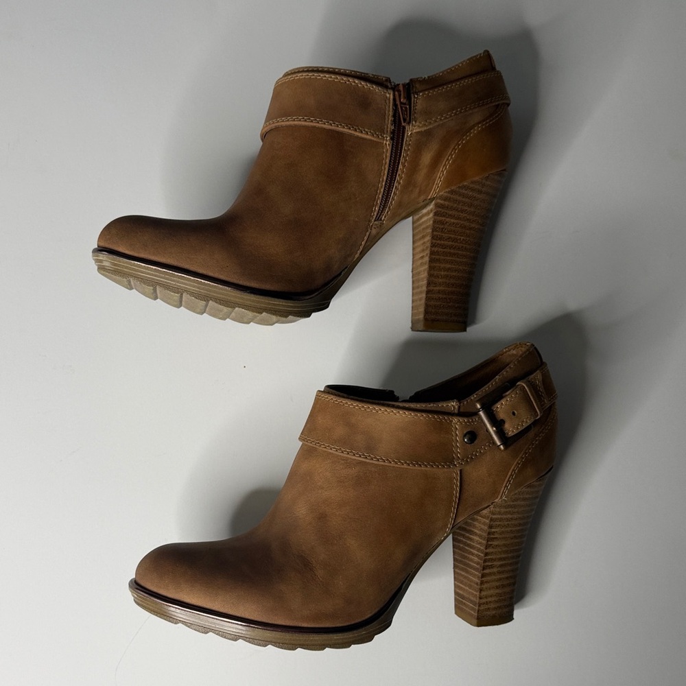Sofft Willa Buckled Burnished Leather Stacked Heel Bootie-Twine Tan-Women’s 10M